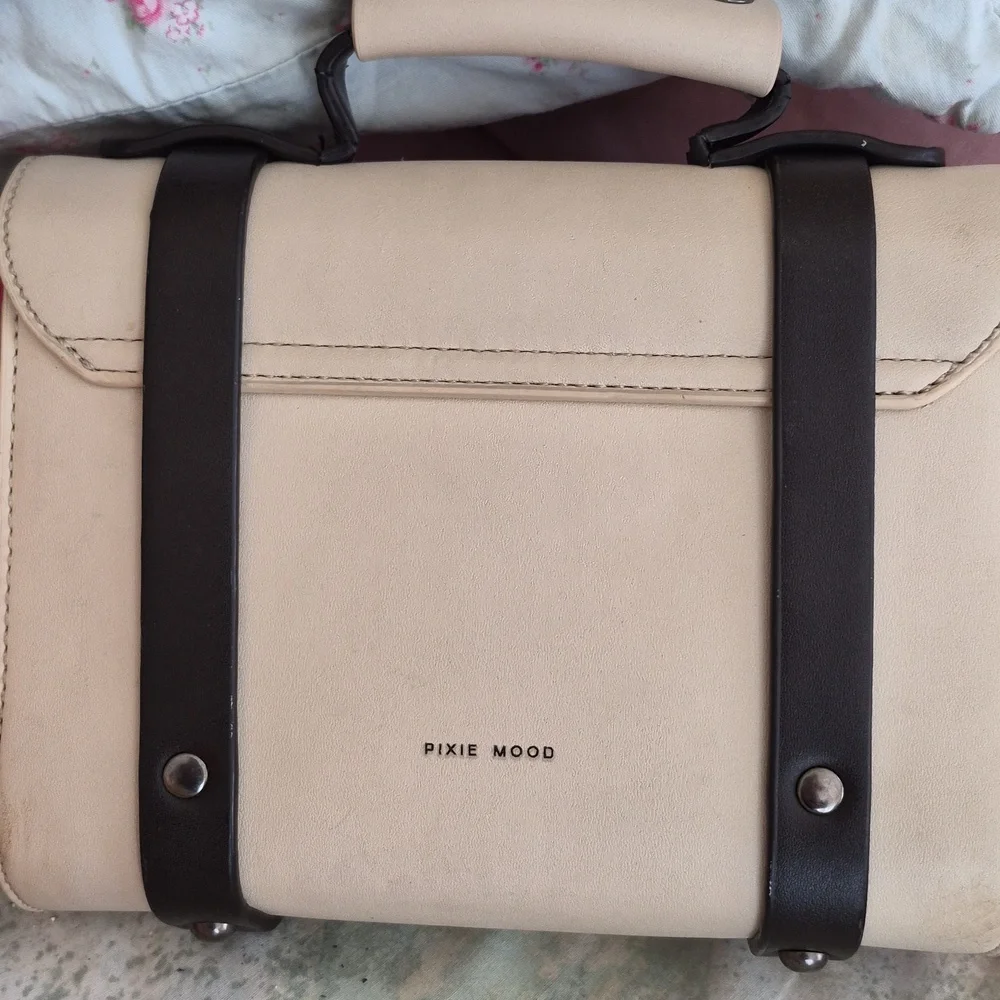 Pixie Mood Steph Vegan Leather beige/red Top Handle Boxy Crossbody Shoulder Bag - Picture 10 of 16